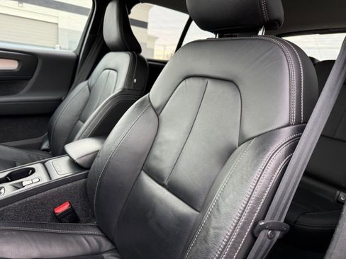 Used 2022 Volvo XC40 T5 Momentum AWD/4WD image 15