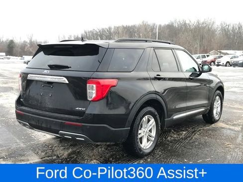 Used 2023 Ford Explorer XLT image 3