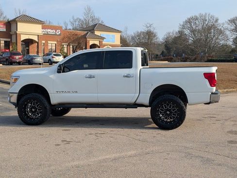 Used 2018 Nissan Titan SV image 24