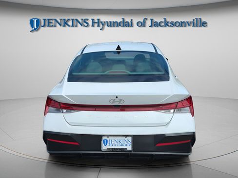 New 2025 Hyundai Elantra SEL image 4