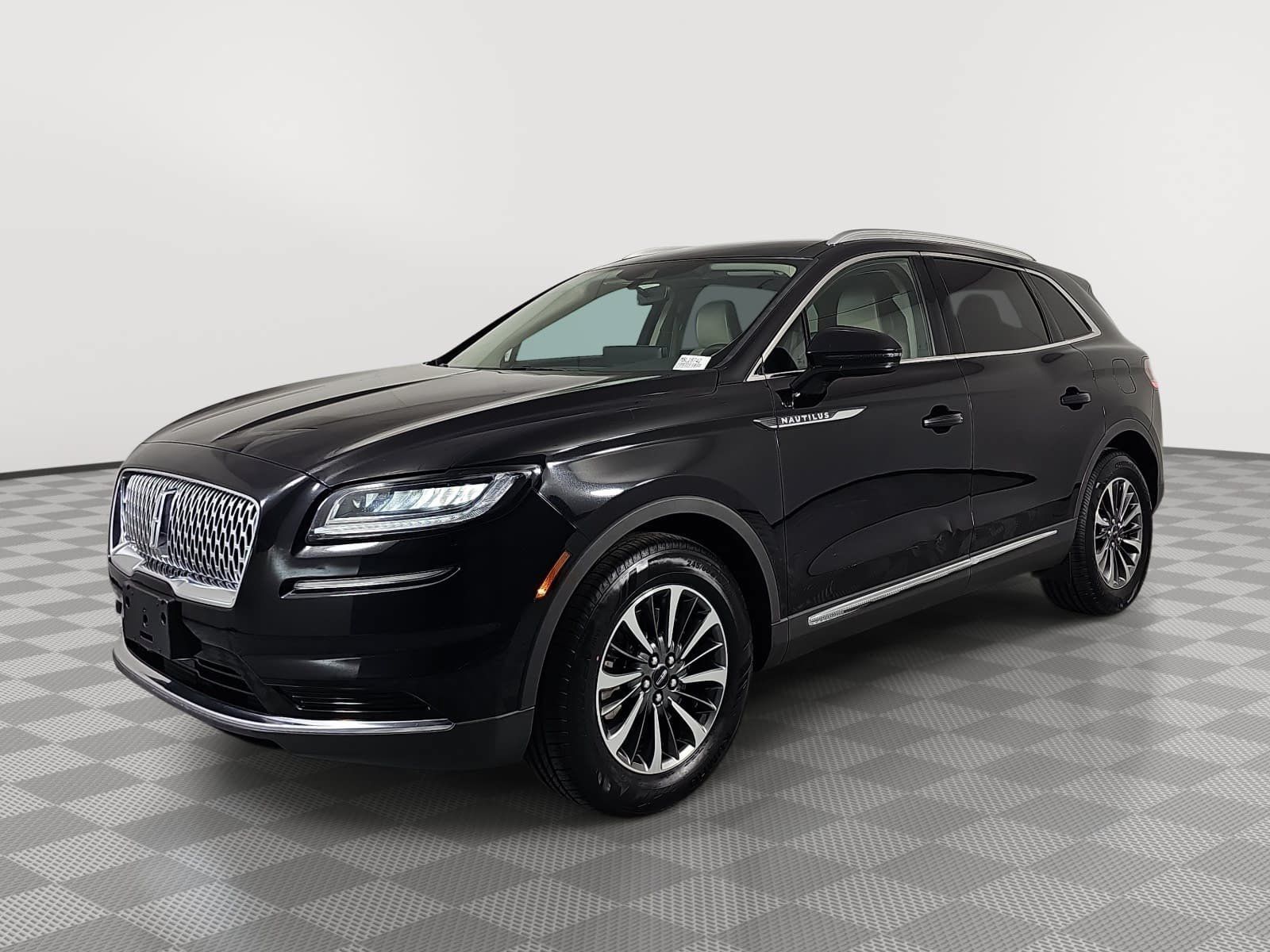 Used 2021 Lincoln Nautilus FWD w/ Equipment Group 101A image 4