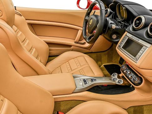 Certified 2010 Ferrari California RWD image 19