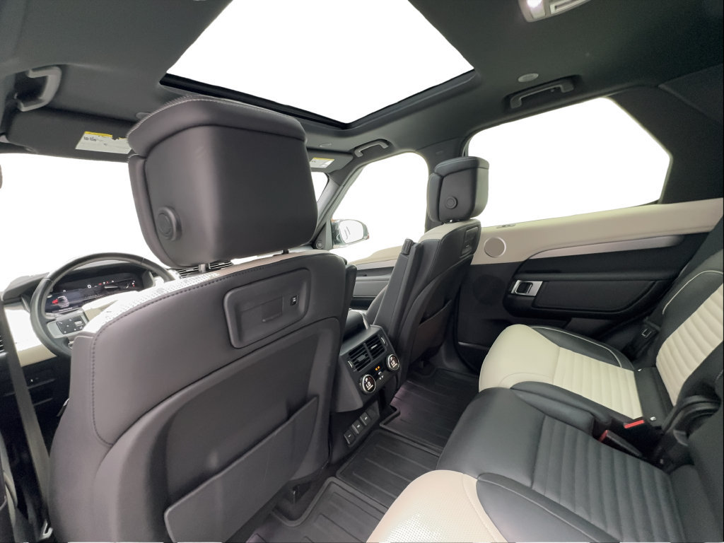 Used 2023 Land Rover Discovery HSE R-Dynamic AWD/4WD image 26