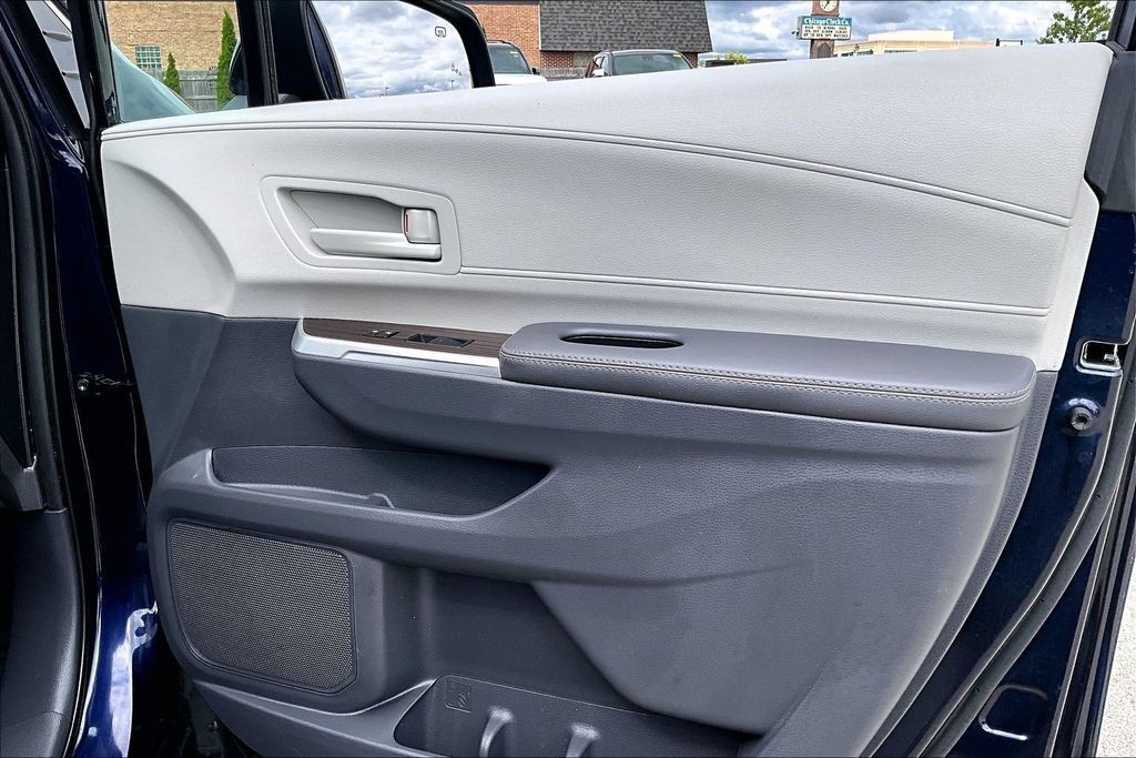 Used 2022 Toyota Sienna LE FWD image 18