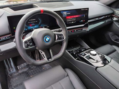 Used 2025 BMW i5 M60 w/ Premium Package image 10