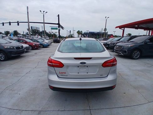 Used 2016 Ford Focus SE FWD image 12
