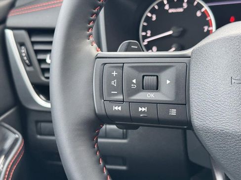 Certified 2025 Nissan Rogue SV image 18