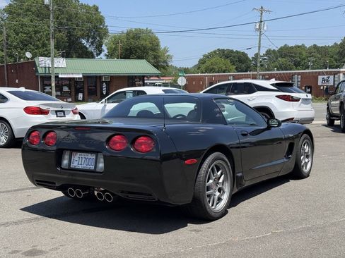 Used 2004 Chevrolet Corvette Z06 w/ Memory Package RWD image 8