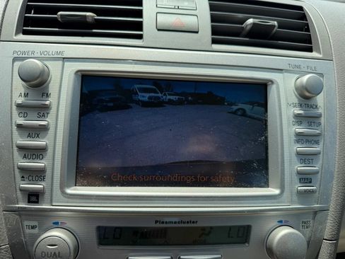 Used 2011 Toyota Camry XLE w/ SE/XLE Extra-Value Pkg FWD image 24