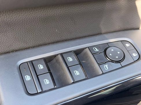 Used 2025 Nissan Pathfinder S FWD image 21