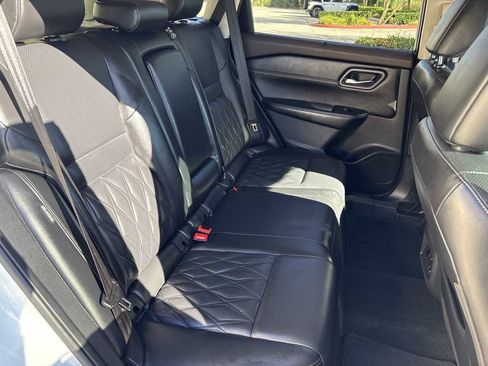 Used 2021 Nissan Rogue Platinum image 15