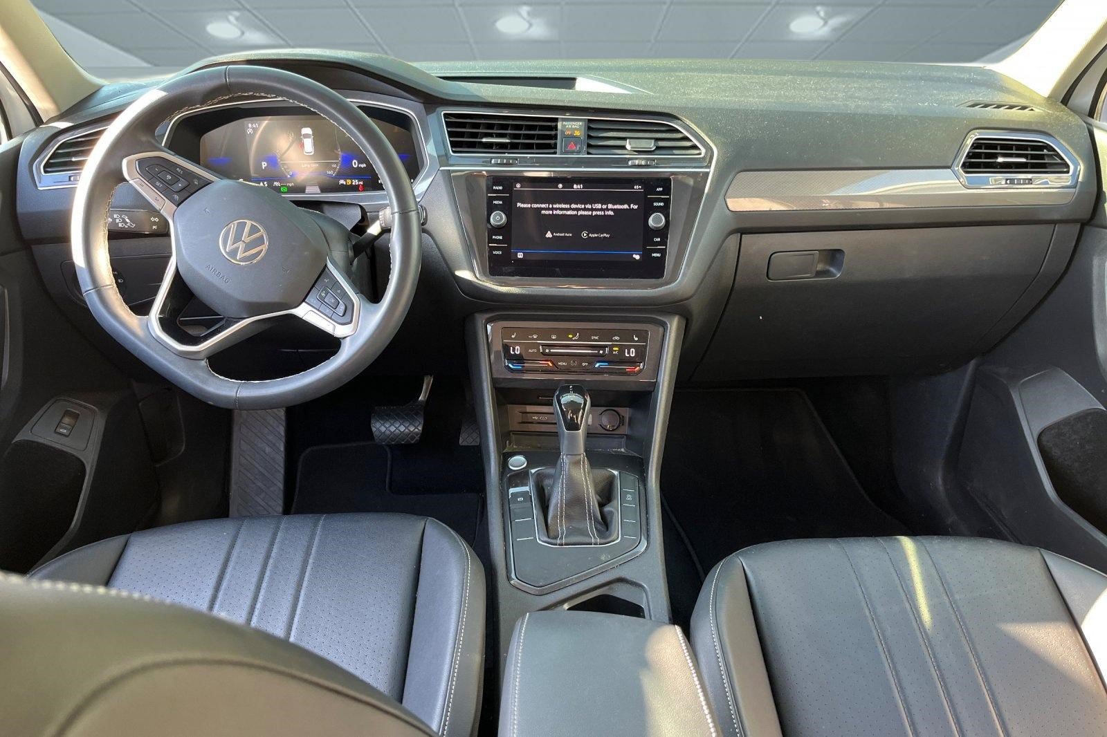 Used 2024 Volkswagen Tiguan SE FWD image 7