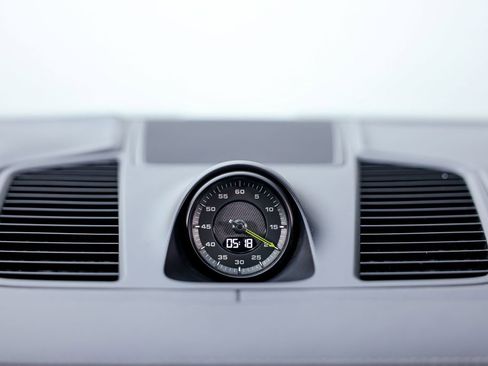 Used 2020 Porsche Cayenne Turbo S image 17