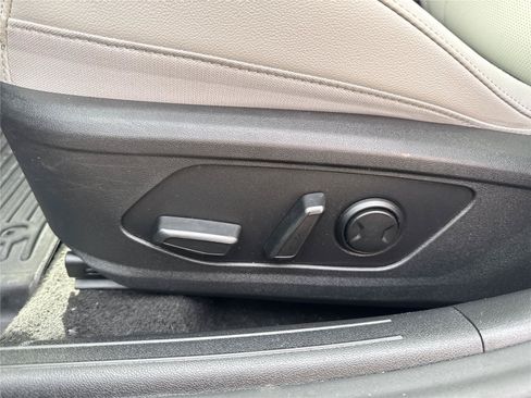 Used 2023 Hyundai Elantra Limited FWD image 15