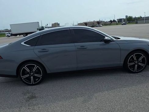 Used 2024 Honda Accord Sport image 8