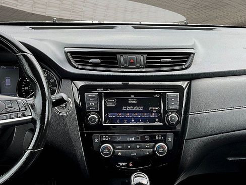 Used 2018 Nissan Rogue SV w/ Premium Package image 6