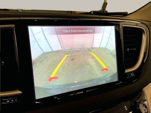 Used 2022 Chrysler Pacifica Touring-L FWD image 20
