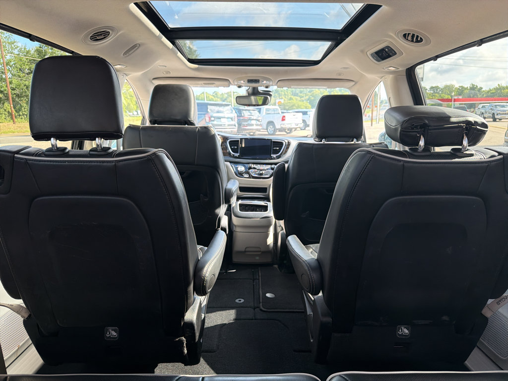 Used 2023 Chrysler Pacifica Limited FWD image 13