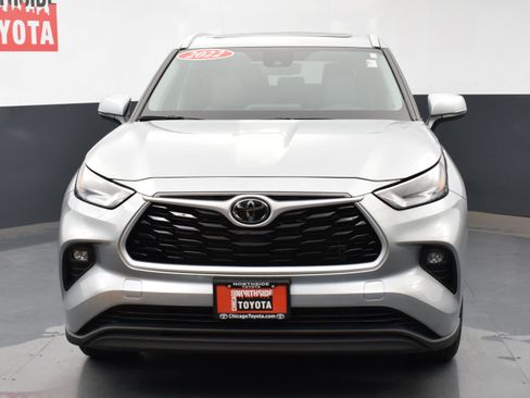 Used 2022 Toyota Highlander XLE image 7