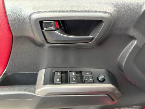 Used 2022 Toyota Tacoma SR5 RWD image 10