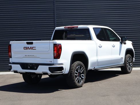 Used 2024 GMC Sierra 1500 AT4 w/ Technology Package AWD/4WD image 5