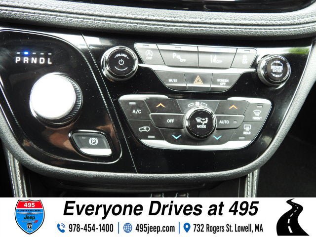 Used 2025 Chrysler Pacifica Limited FWD image 38