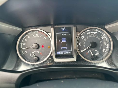 Used 2017 Toyota Tacoma SR5 w/ Tow Package RWD image 18