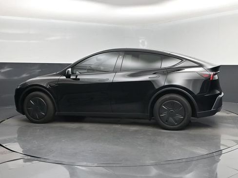 Used 2026 Tesla Model Y 2WD image 10