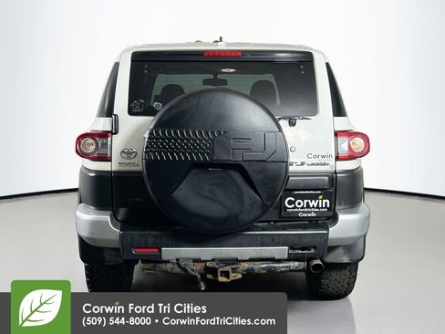 Used 2014 Toyota FJ Cruiser 4WD image 13