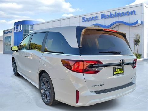New 2026 Honda Odyssey Touring image 3