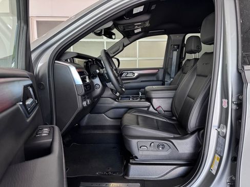 Certified 2025 GMC Yukon XL Denali AWD/4WD image 12