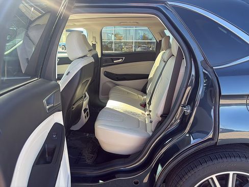Used 2023 Ford Edge Titanium AWD/4WD image 11