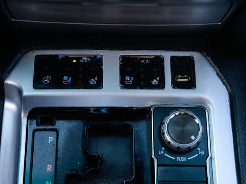 Used 2017 Toyota Land Cruiser image 49