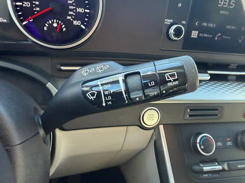 Used 2023 Kia Carnival LX FWD image 15