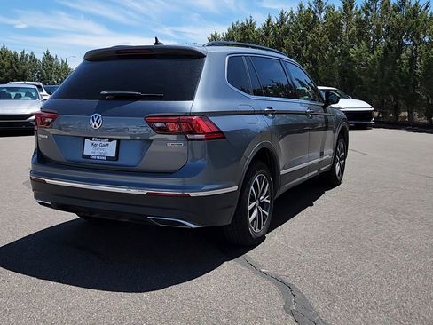 Used 2020 Volkswagen Tiguan SE w/ Panoramic Sunroof Package AWD/4WD image 3