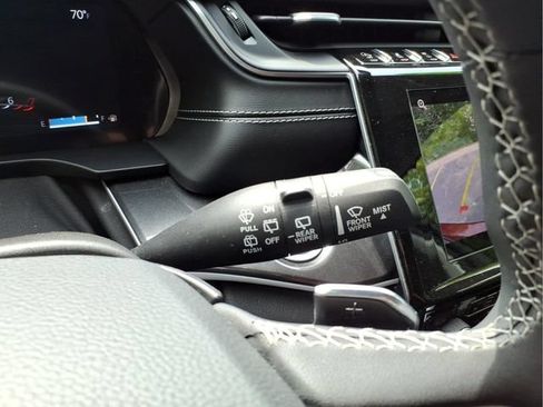 Used 2023 Jeep Grand Cherokee Laredo w/ Luxury Tech Group I AWD/4WD image 25