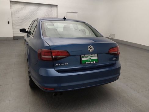 Used 2017 Volkswagen Jetta SE FWD image 6
