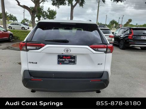 Used 2021 Toyota RAV4 XLE w/ Convenience Package FWD image 7
