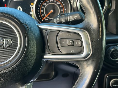 Used 2019 Jeep Wrangler Unlimited Sahara AWD/4WD image 15