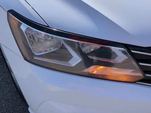 Used 2018 Volkswagen Passat 2.0T SE image 10