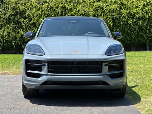 New 2026 Porsche Cayenne GTS AWD/4WD image 11