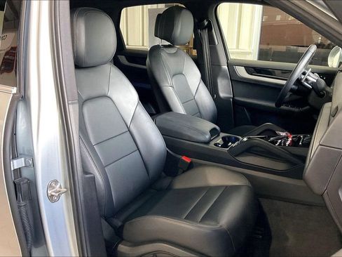Used 2025 Porsche Cayenne AWD/4WD image 22