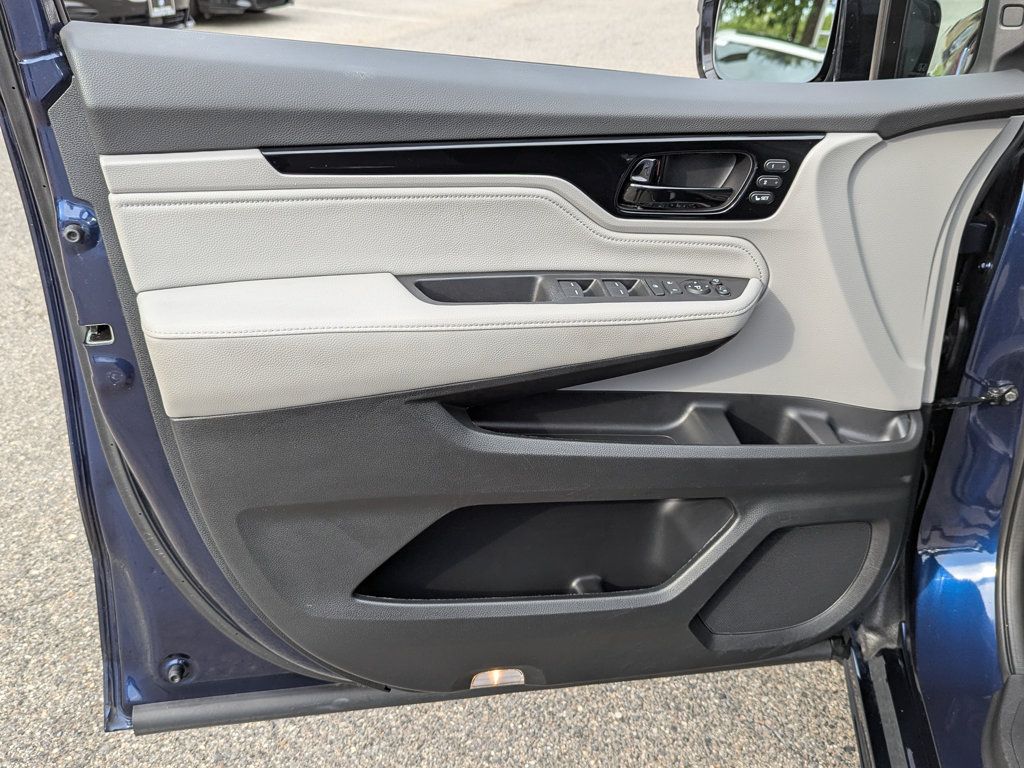 Used 2023 Honda Odyssey Elite image 17