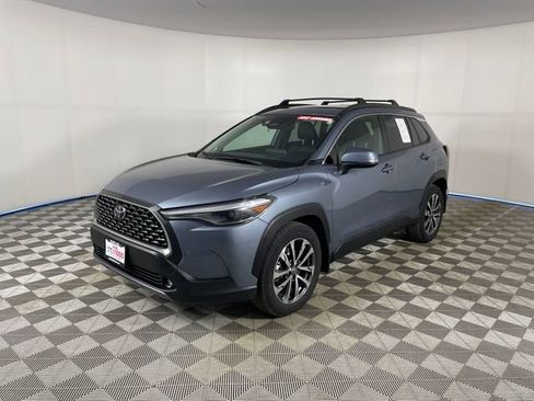 Used 2023 Toyota Corolla Cross XLE w/ Convenience Package image 1