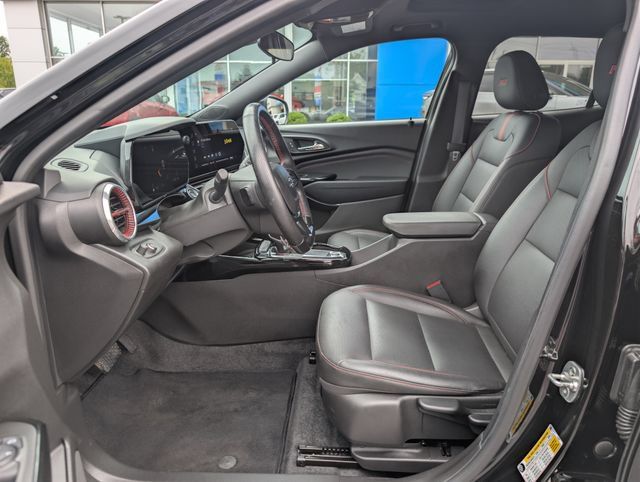Used 2024 Chevrolet Trax RS w/ Sunroof Package FWD image 10