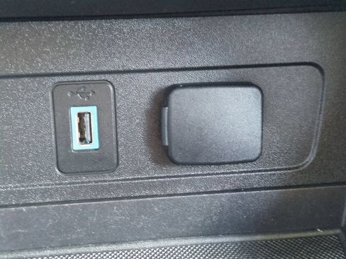 Used 2018 Ford Escape SE w/ SE Sync 3 Package FWD image 30