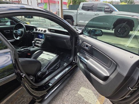 Used 2019 Ford Mustang GT Premium w/ GT Performance Package RWD image 8