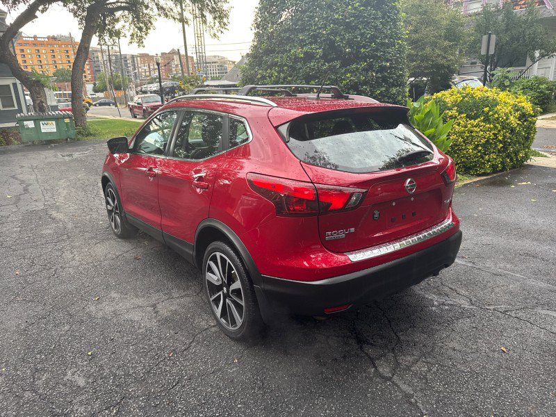 Used 2018 Nissan Rogue Sport SL AWD/4WD image 4
