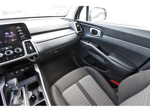 Used 2021 Kia Sorento LX FWD image 11
