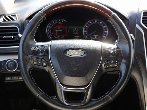 Used 2018 Ford Explorer Platinum image 16